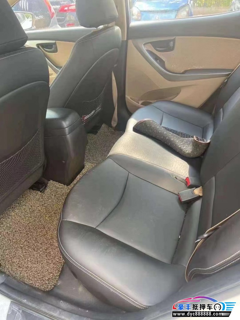 13年现代朗动轿车抵押车出售