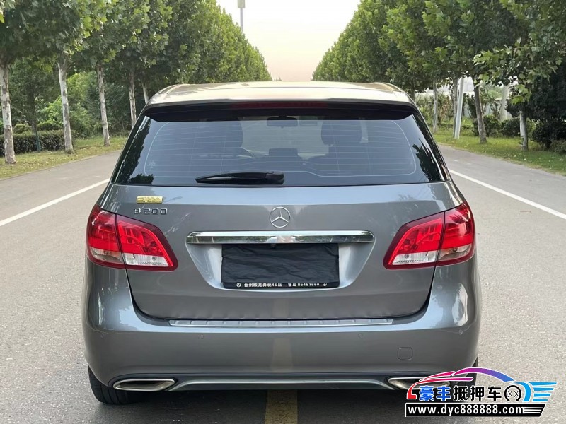 19年奔驰B级轿车抵押车出售