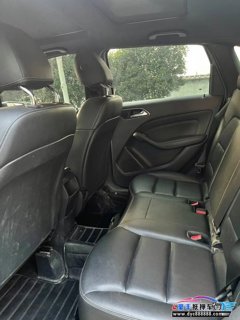 19年奔驰B级轿车抵押车出售