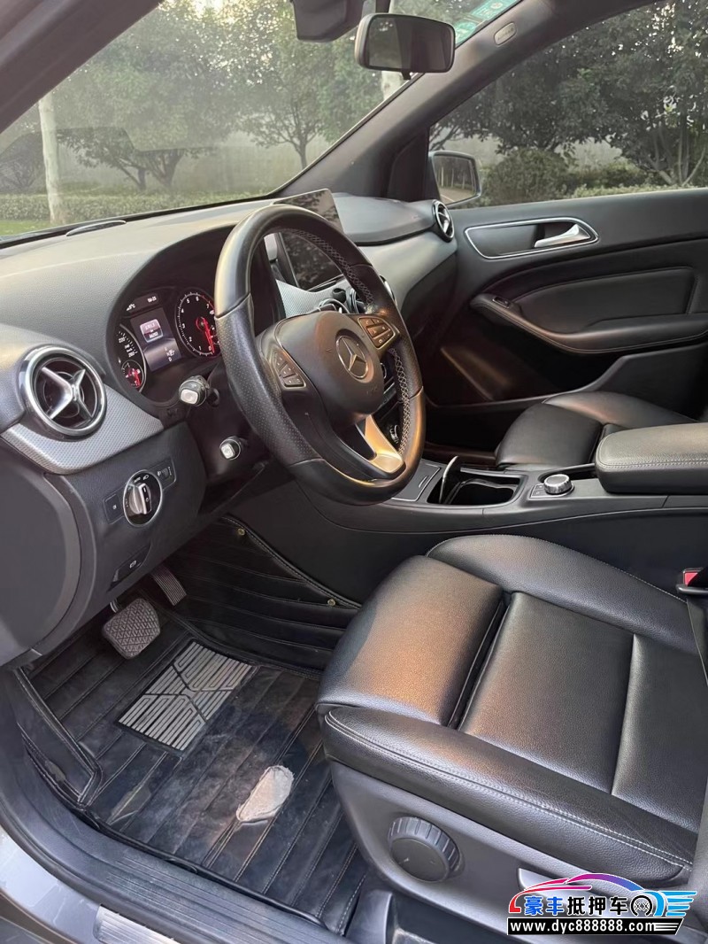 19年奔驰B级轿车抵押车出售