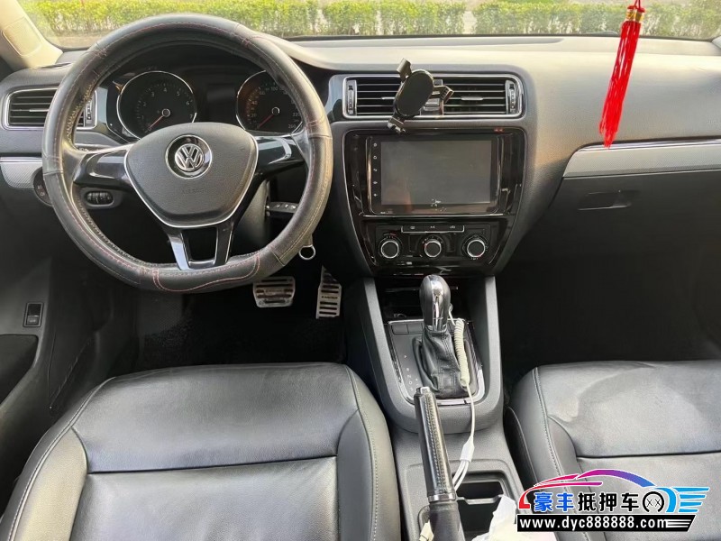 16年大众速腾轿车抵押车出售