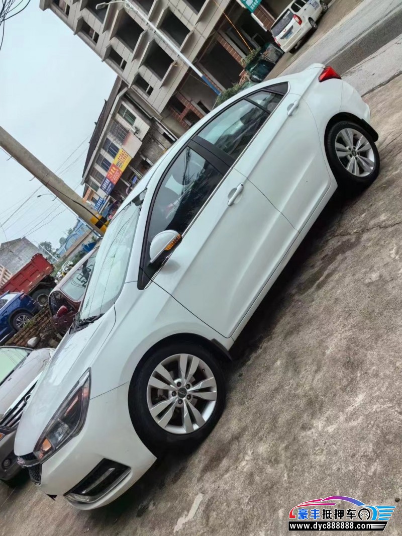 16年奇瑞艾瑞泽5轿车抵押车出售