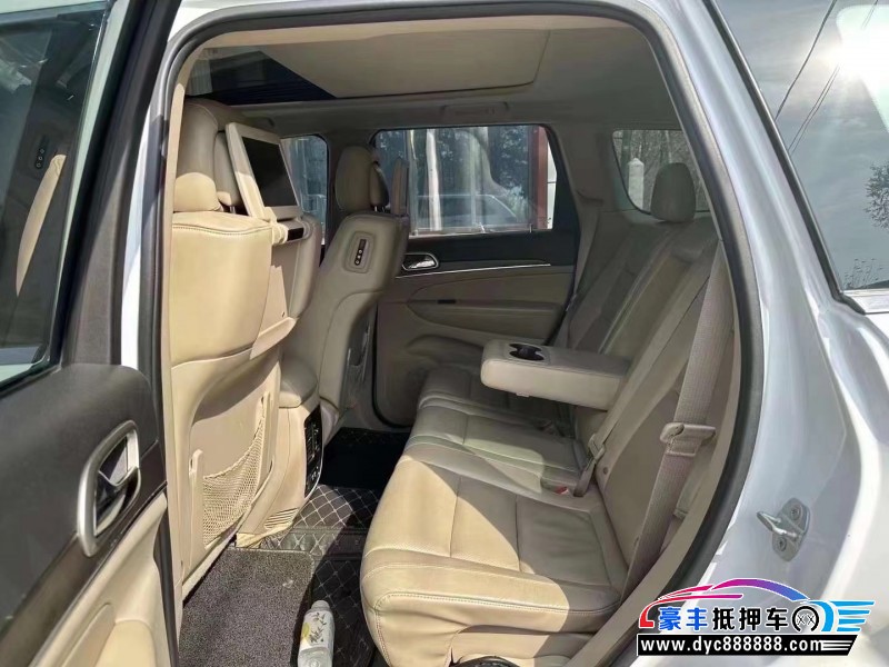 17年Jeep大切诺基轿车抵押车出售