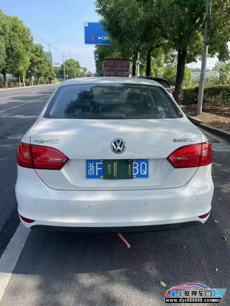 14年大众速腾轿车抵押车出售