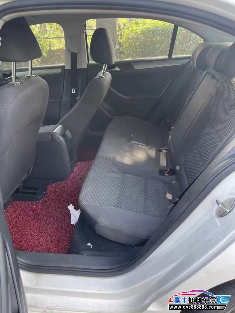 14年大众速腾轿车抵押车出售