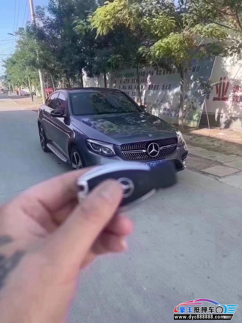 19年奔驰威霆轿车抵押车出售