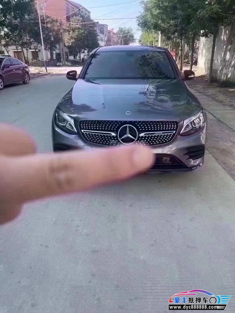 19年奔驰威霆轿车抵押车出售