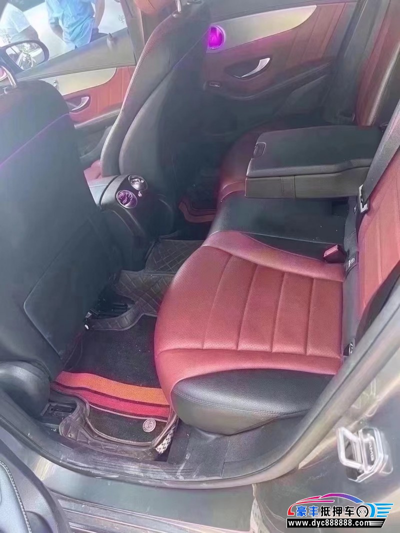 19年奔驰威霆轿车抵押车出售