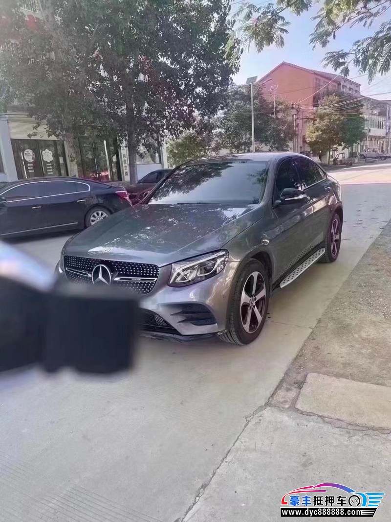 19年奔驰威霆轿车抵押车出售