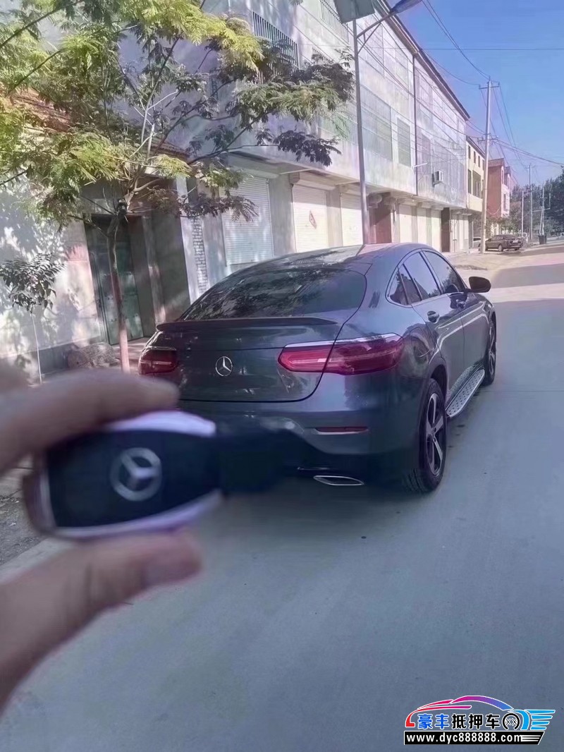 19年奔驰威霆轿车抵押车出售
