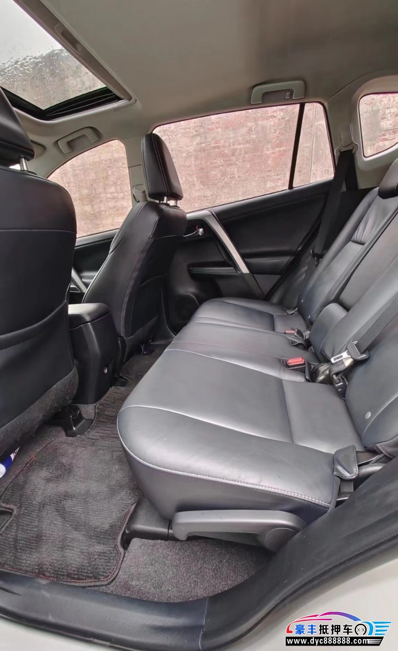 18年丰田RAV4轿车抵押车出售