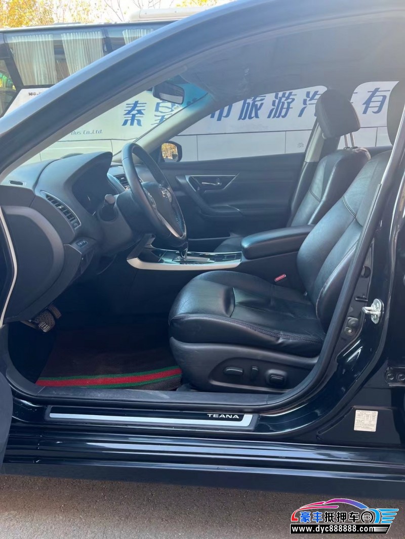 17年日产天籁轿车抵押车出售