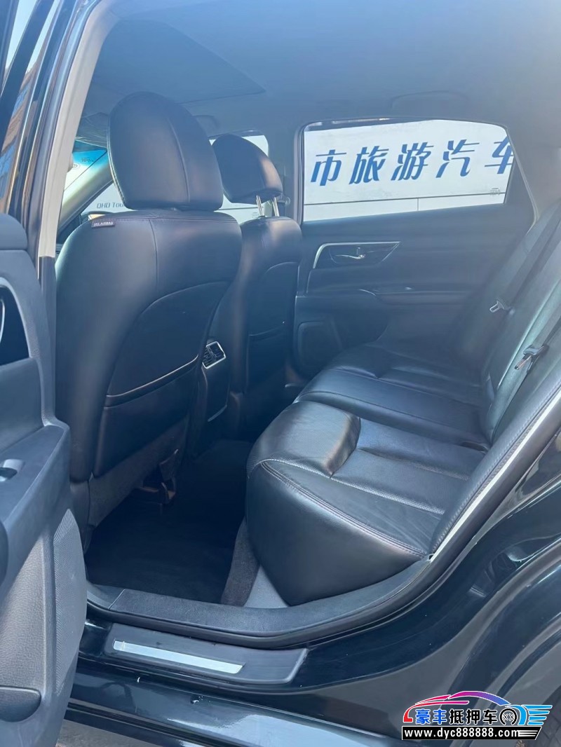 17年日产天籁轿车抵押车出售