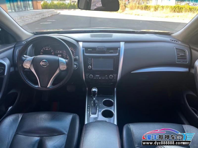 17年日产天籁轿车抵押车出售