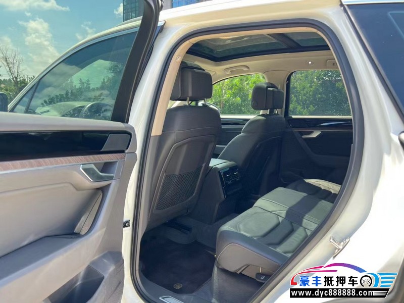 20年大众途锐轿车抵押车出售