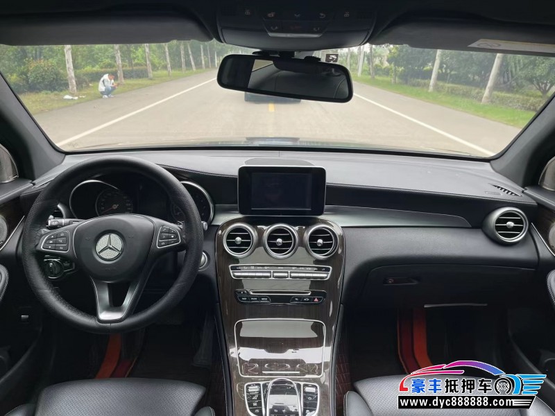 18年奔驰GLC轿车抵押车出售