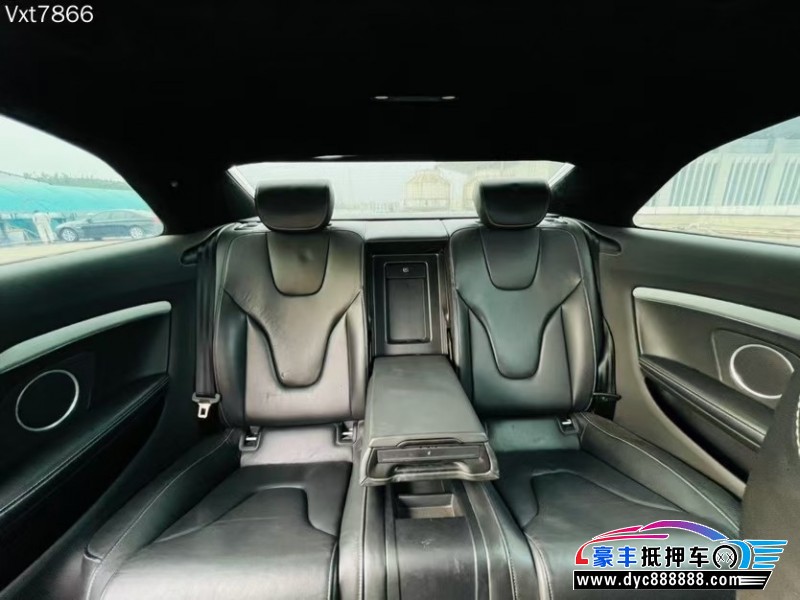 13年奥迪S5轿车抵押车出售