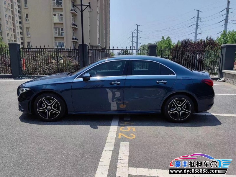 19年奔驰A轿车抵押车出售