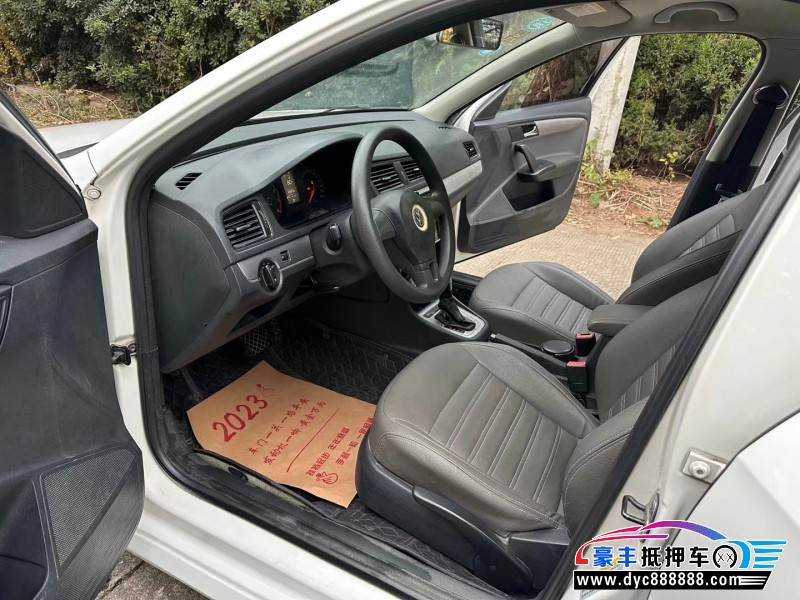 14年大众朗行轿车抵押车出售