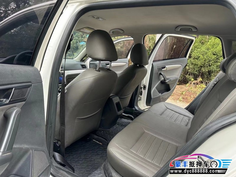 14年大众朗行轿车抵押车出售