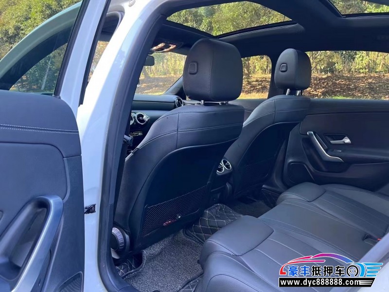 21年奔驰A轿车抵押车出售