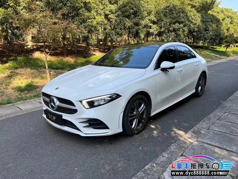 21年奔驰A轿车抵押车出售