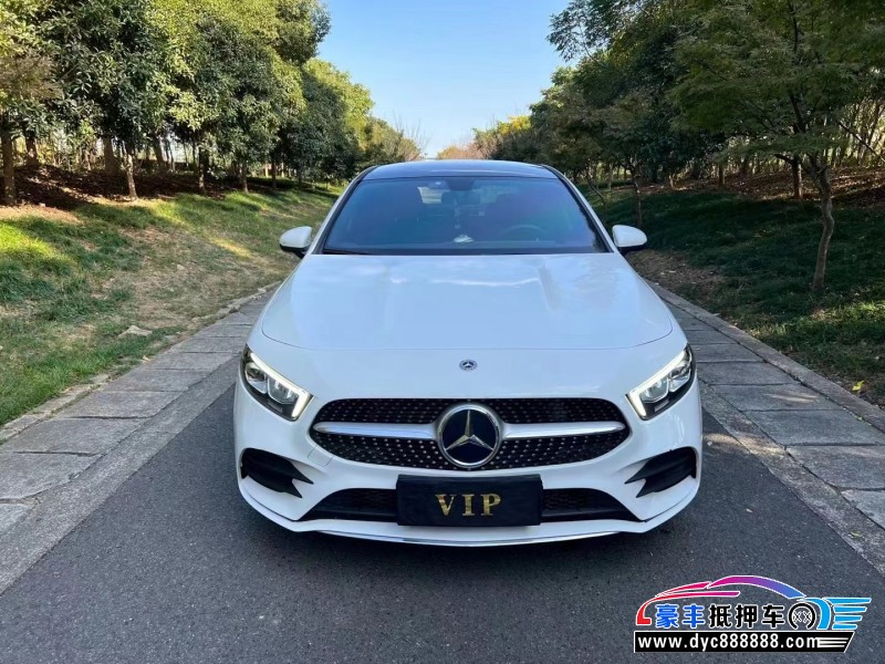 21年奔驰A轿车抵押车出售