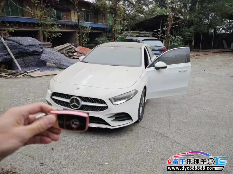 22年奔驰A轿车抵押车出售