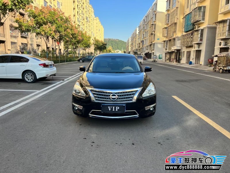 15年日产天籁轿车抵押车出售