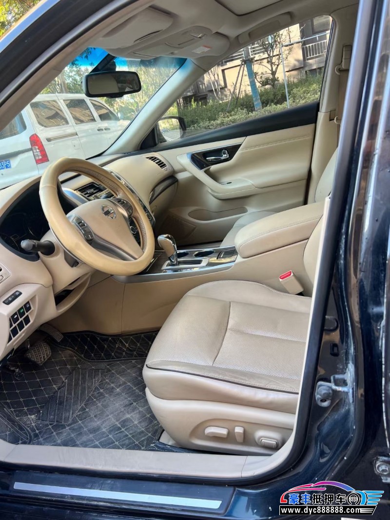 15年日产天籁轿车抵押车出售