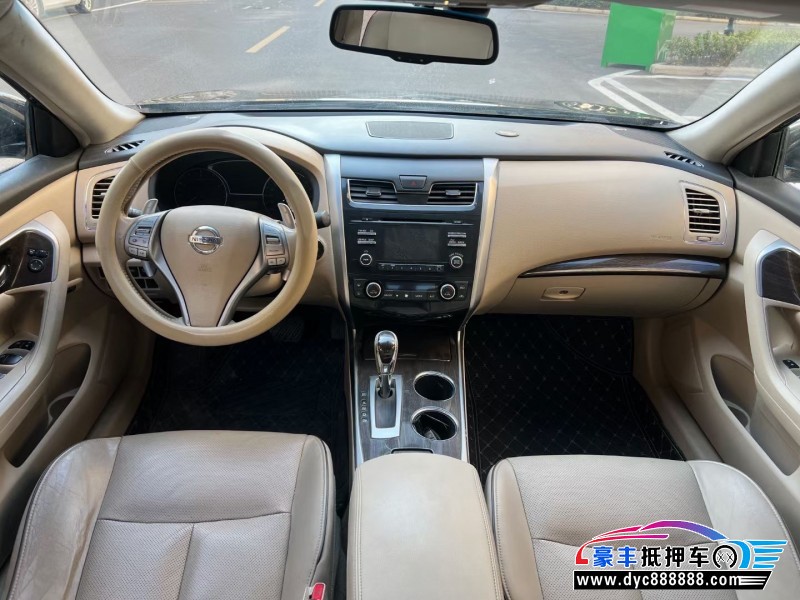 15年日产天籁轿车抵押车出售