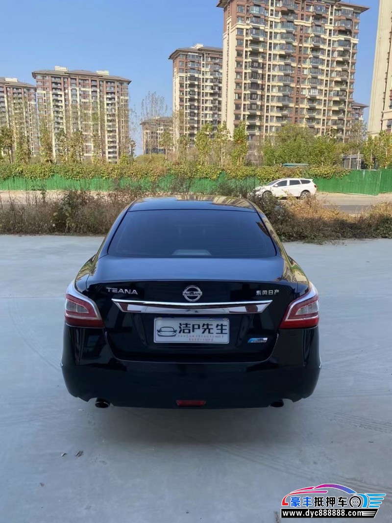 14年日产天籁轿车抵押车出售