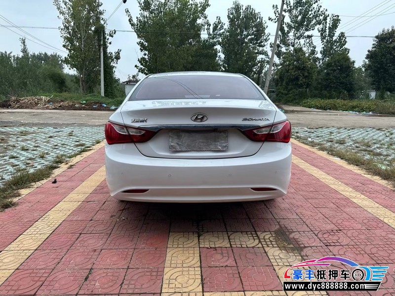 13年现代索纳塔轿车抵押车出售