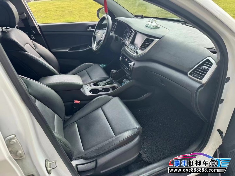 16年现代索纳塔轿车抵押车出售