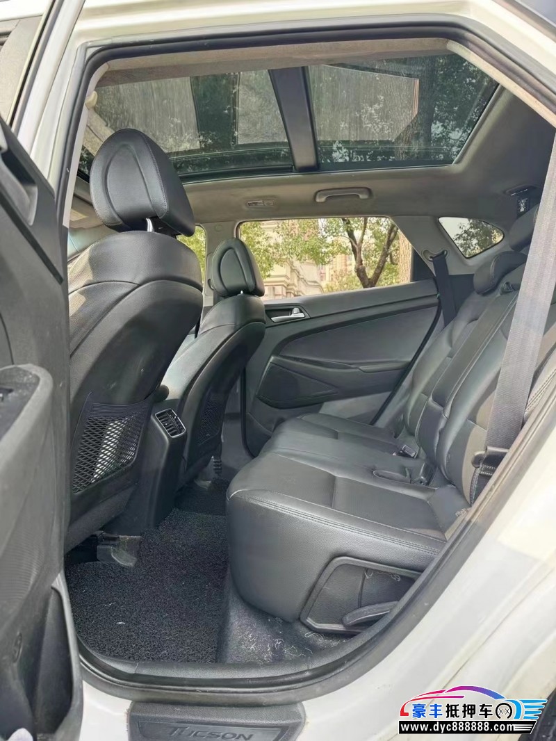 16年现代途胜轿车抵押车出售