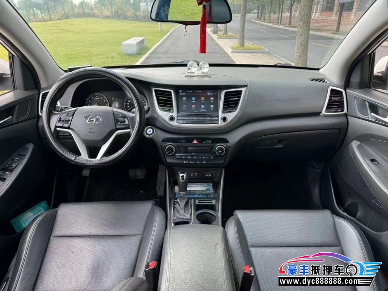 16年现代途胜轿车抵押车出售