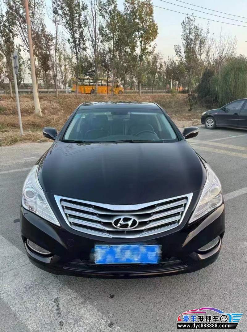 15年现代雅尊轿车抵押车出售