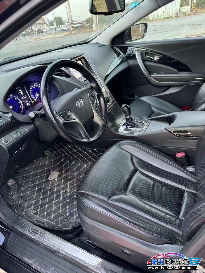 15年现代雅尊轿车抵押车出售