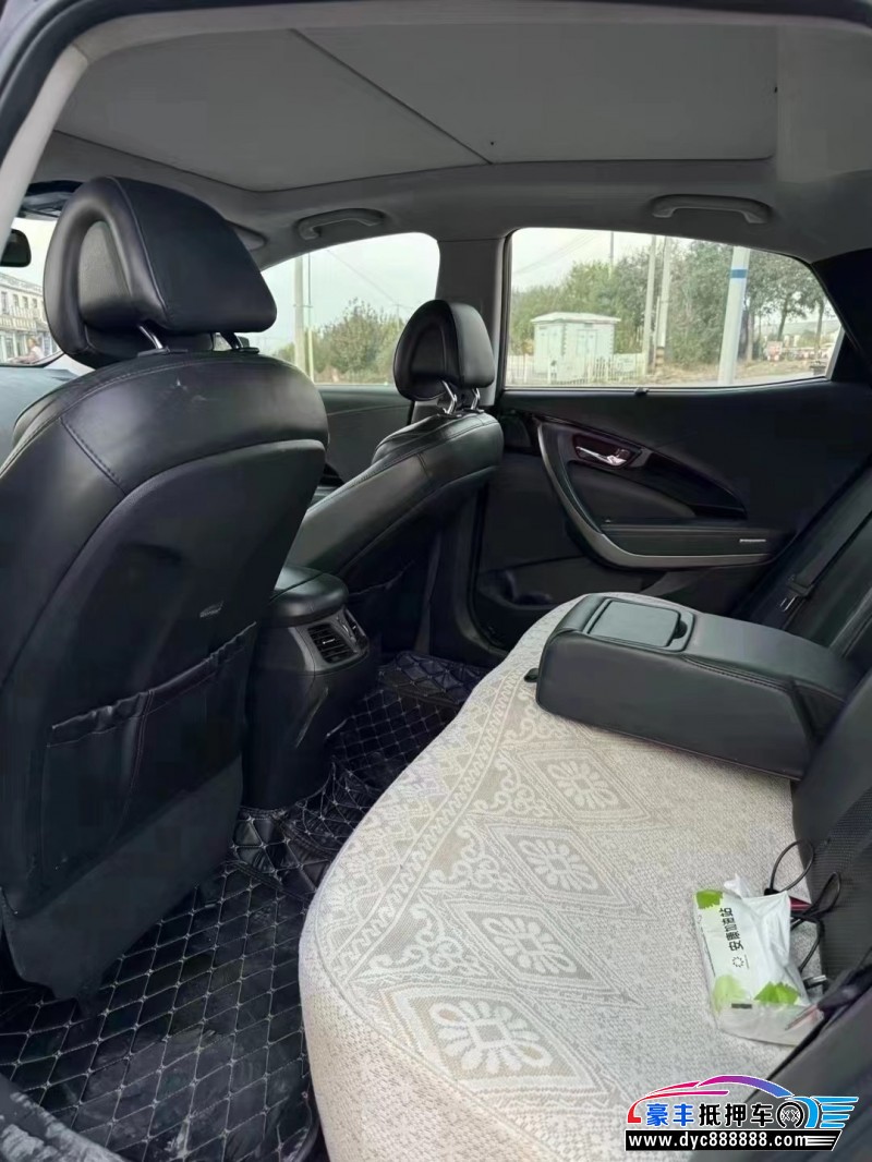 15年现代雅尊轿车抵押车出售