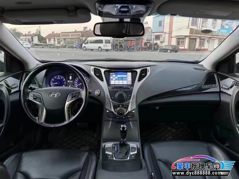 15年现代雅尊轿车抵押车出售