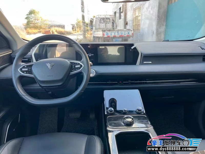 23年哪吒USUV抵押车出售