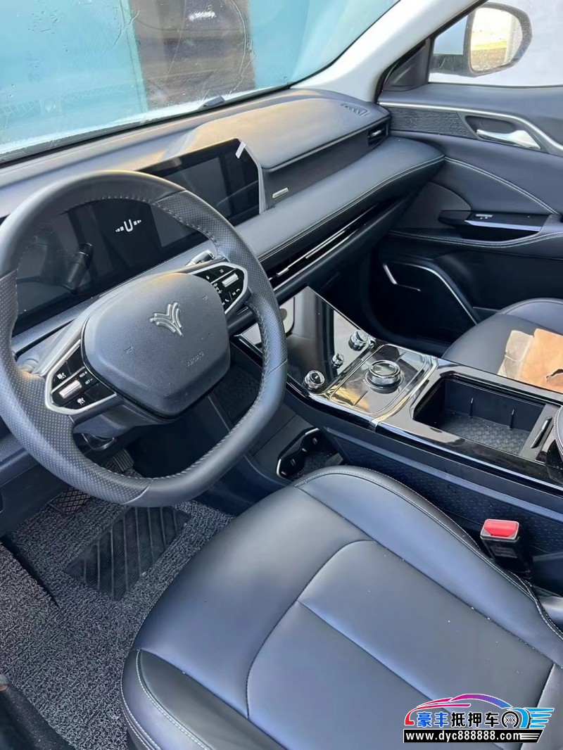 23年哪吒USUV抵押车出售