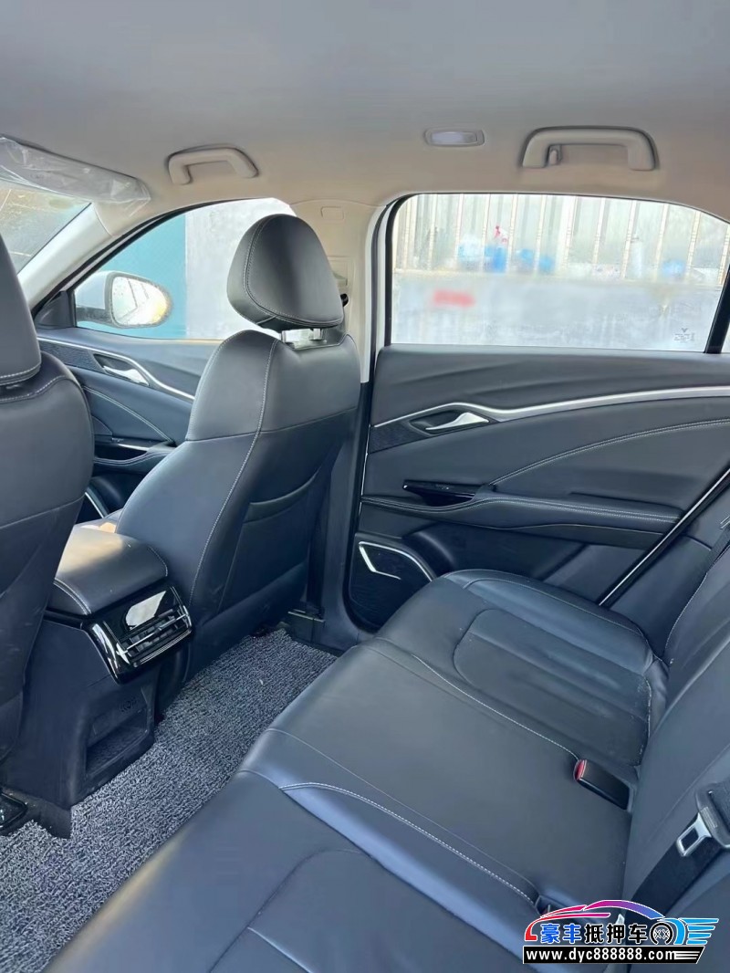 23年哪吒USUV抵押车出售