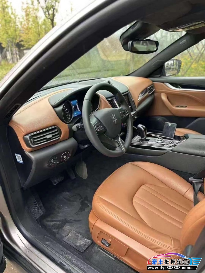 18年玛莎拉蒂莱万特轿车抵押车出售