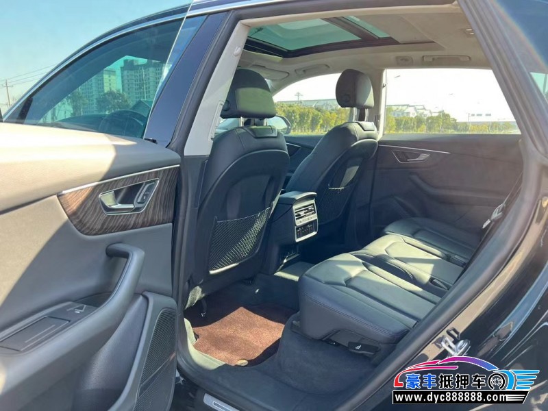 23年奥迪Q8轿车抵押车出售