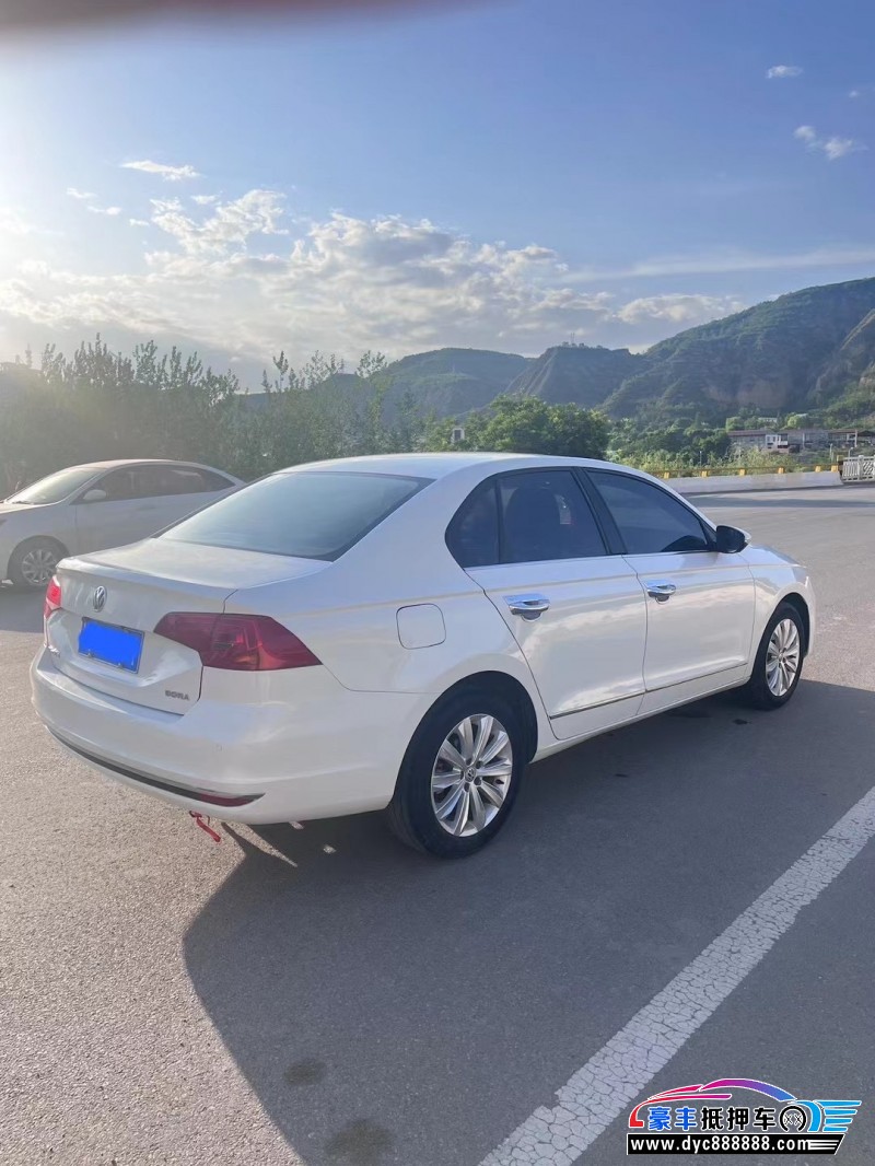 17年大众宝来轿车抵押车出售