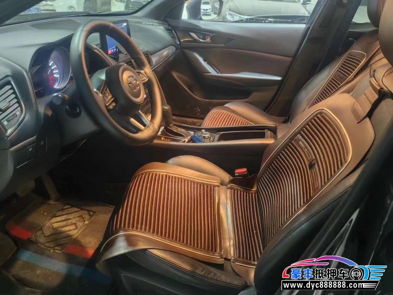 20年马自达CX-4轿车抵押车出售