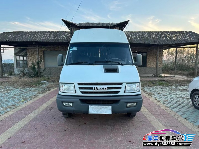 16年依维柯得意轿车抵押车出售