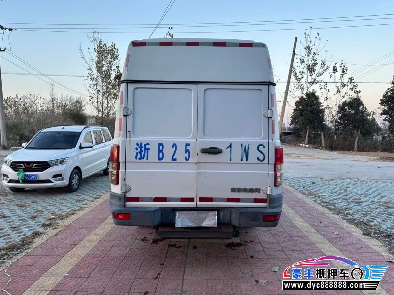 16年依维柯得意轿车抵押车出售