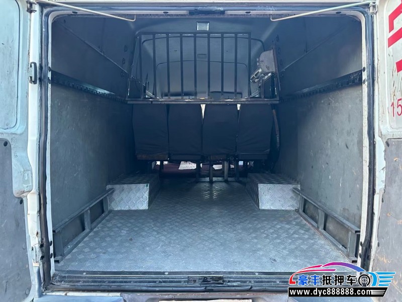 16年依维柯得意轿车抵押车出售